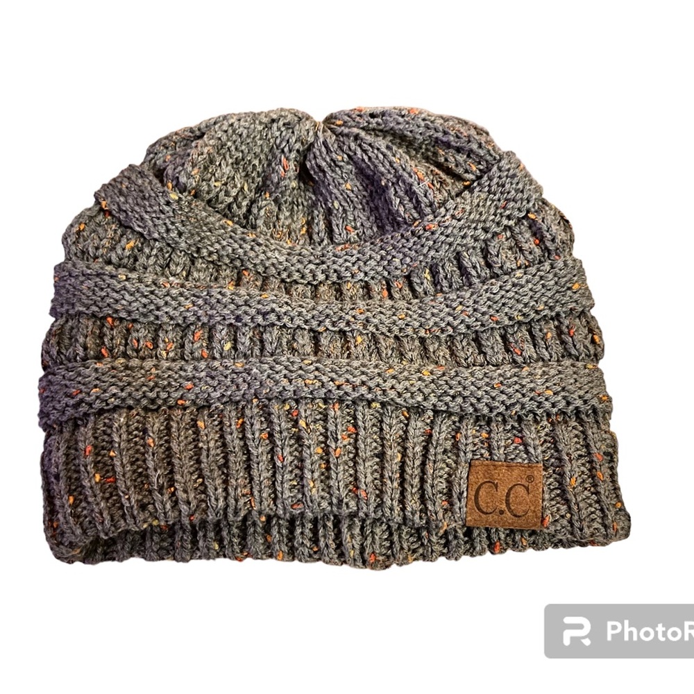 NWOT Gray Speckled Beanie (Women’s)